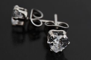 S2137 Drobounké náušnice srdíčka 0,4cm