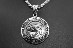 S2085 HOROVO OKO – přívěsek z chirurgické oceli