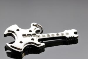 S2124 Přívěsek KYTARA z chirurgické oceli