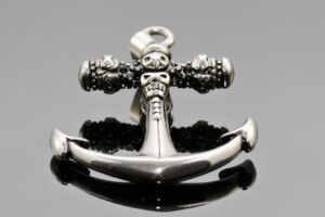 S2183 Přívěsek KOTVA z chirurgické oceli