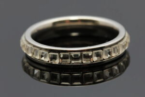 S2210 Prstýnek z chirurgické oceli s krystalky