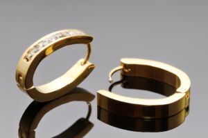 S2224 OVÁLNÉ náušnice z chirurgické oceli GOLD