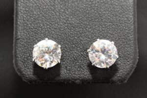 S2227 Náušnice z chirurgické oceli s krystalkem