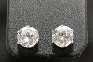 S2228 Náušnice z chirurgické oceli s krystalkem