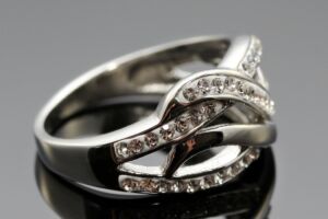 S2240 Prstýnek z chirurgické oceli s krystalky