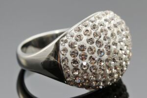 S2254 Prstýnek z chirurgické oceli s krystalky