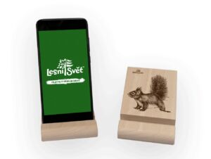 Lesní svět Stojánek na mobil a tablet L – Veverka