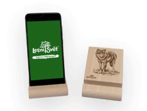 Lesní svět Stojánek na mobil a tablet L – Vlk